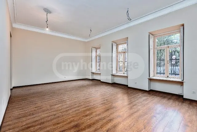 Universal Commercial Area For Rent In Abanotubani view 4