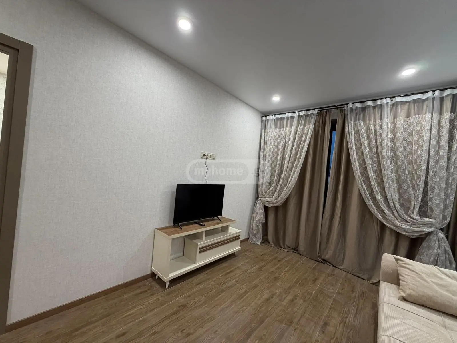 2 Room Apartment For Rent In Sanzona view 4