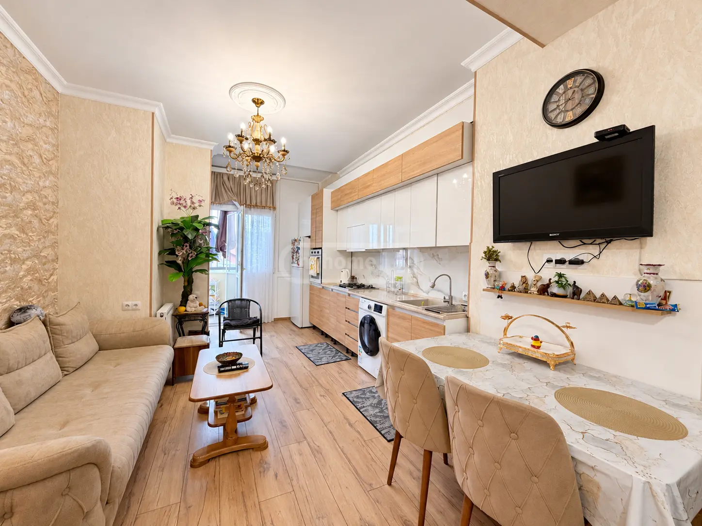 Продажа 4-комната Квартира view 1
