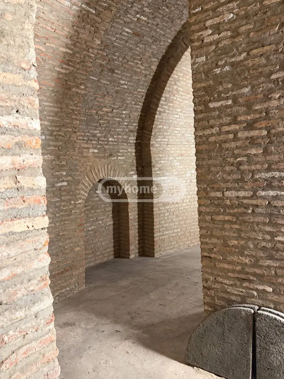 Universal Commercial Area For Rent In Mtatsminda view 1