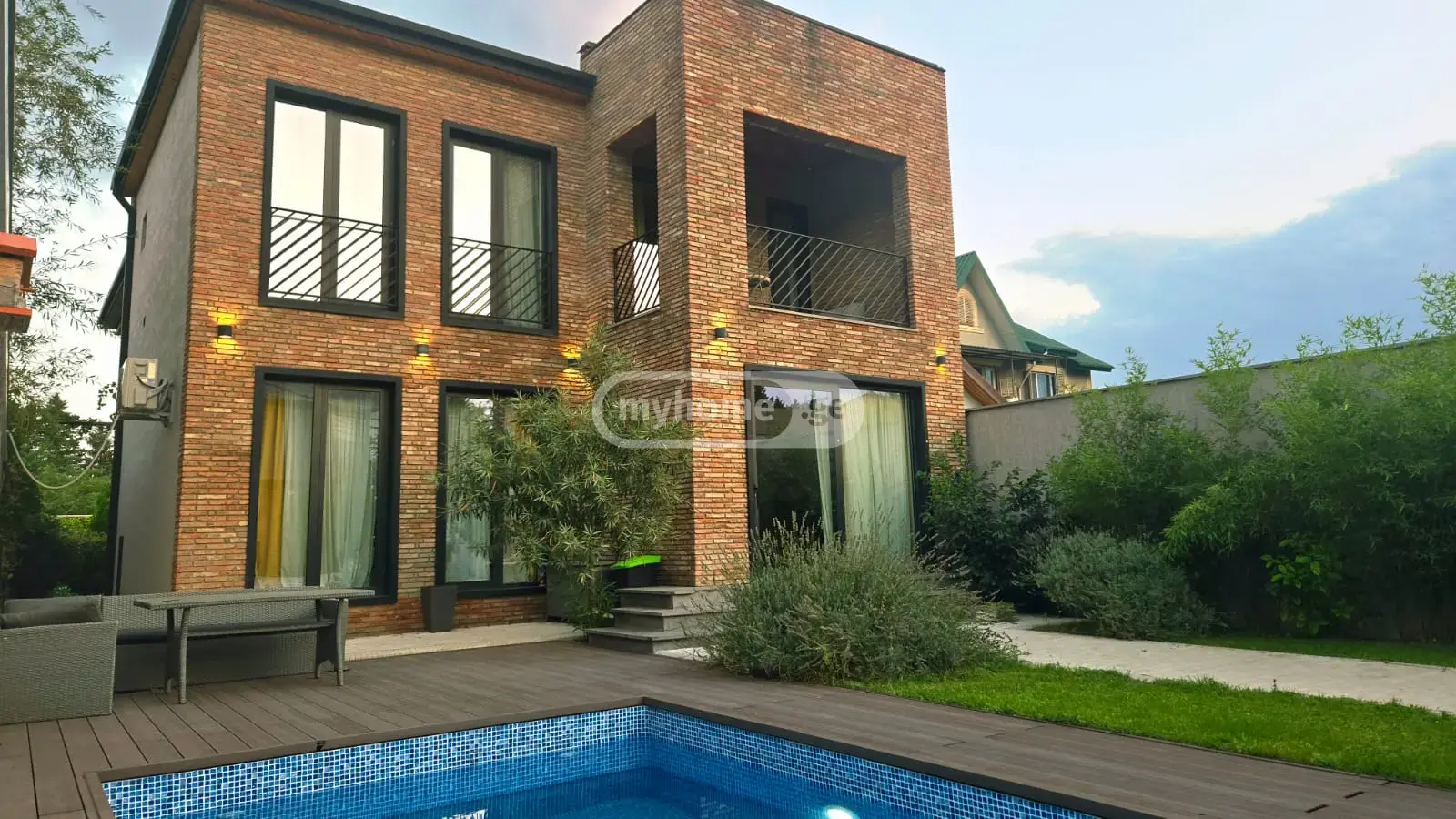 7 Room Private House For Rent In Vera view 2