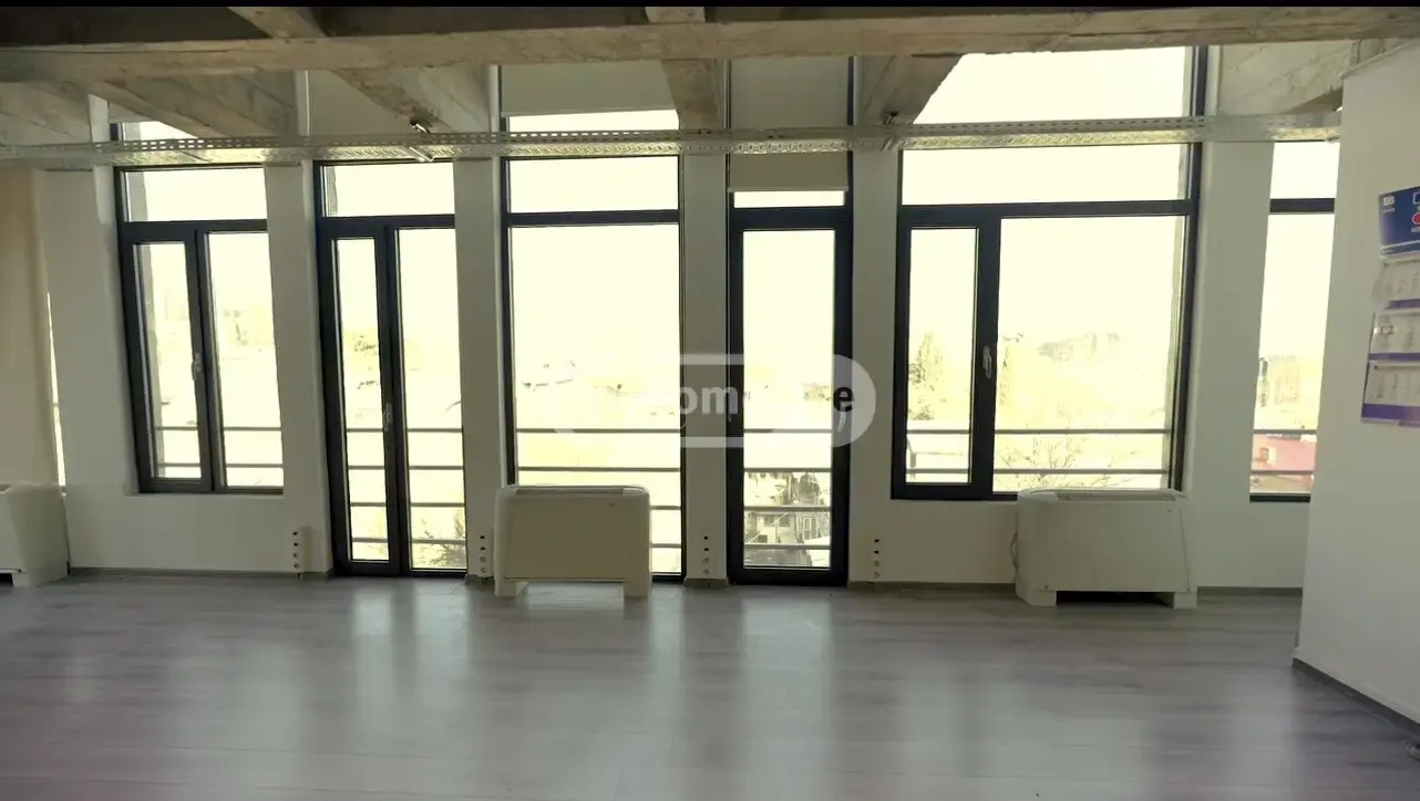 Office Commercial Area For Rent In Sololaki view 4