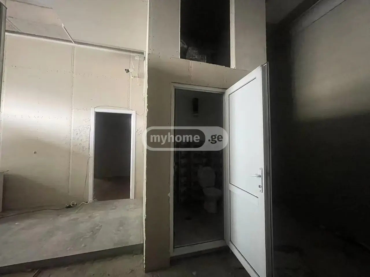 Office Commercial Area For Rent In Isani view 6