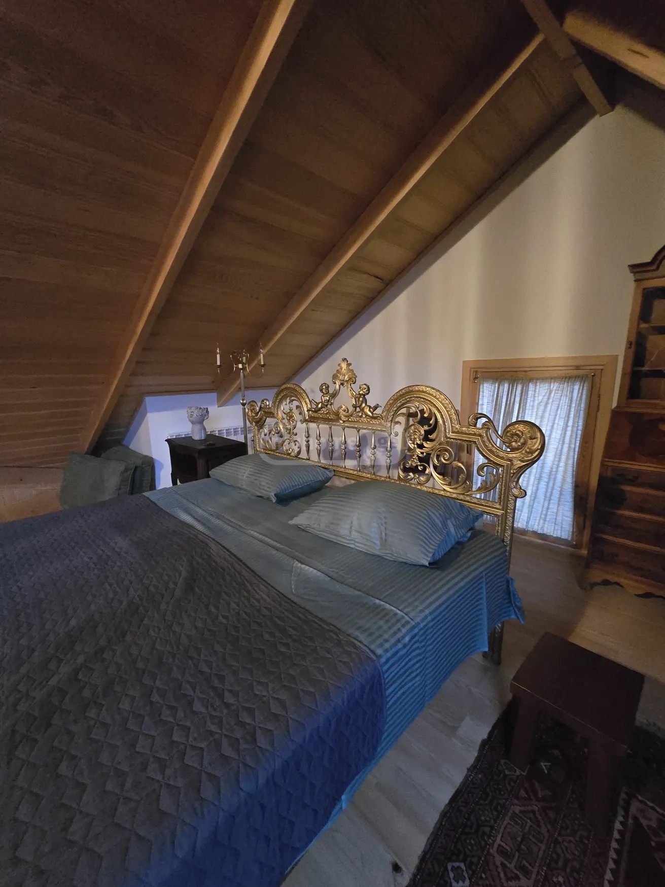 4 Room Apartment For Rent In Mtatsminda view 1