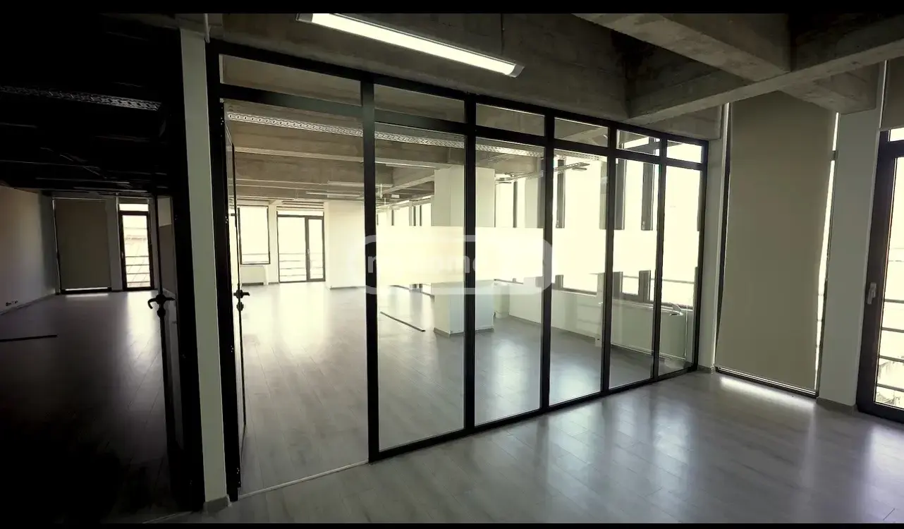 Office Commercial Area For Rent In Sololaki view 5