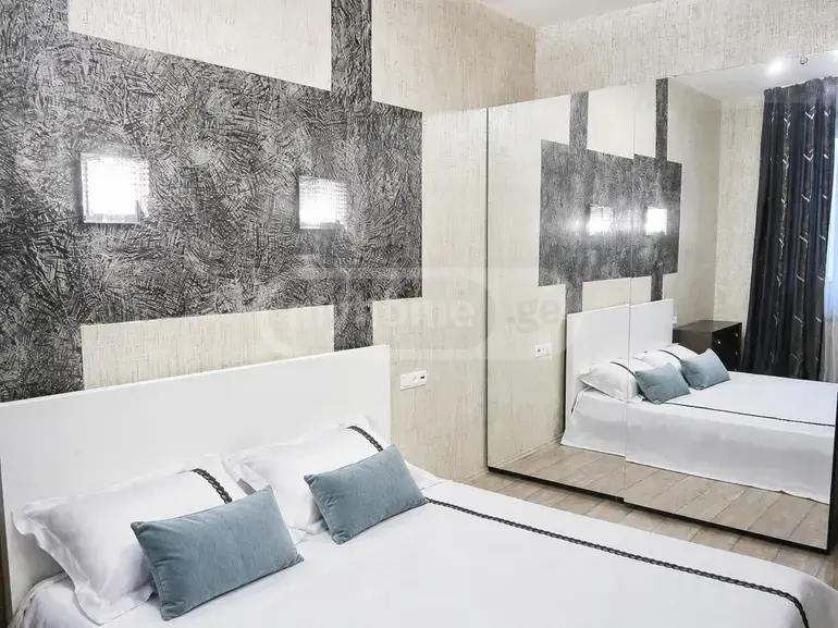 2 Room Apartment For Rent In Vera view 4