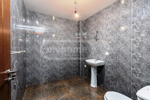Universal Commercial Area For Rent In Abanotubani view 8
