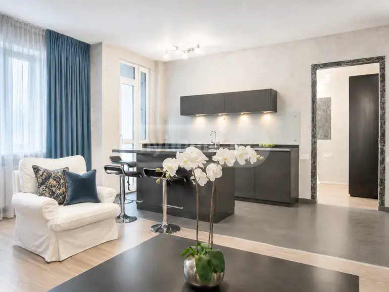 2 Room Apartment For Rent In Vera view 2