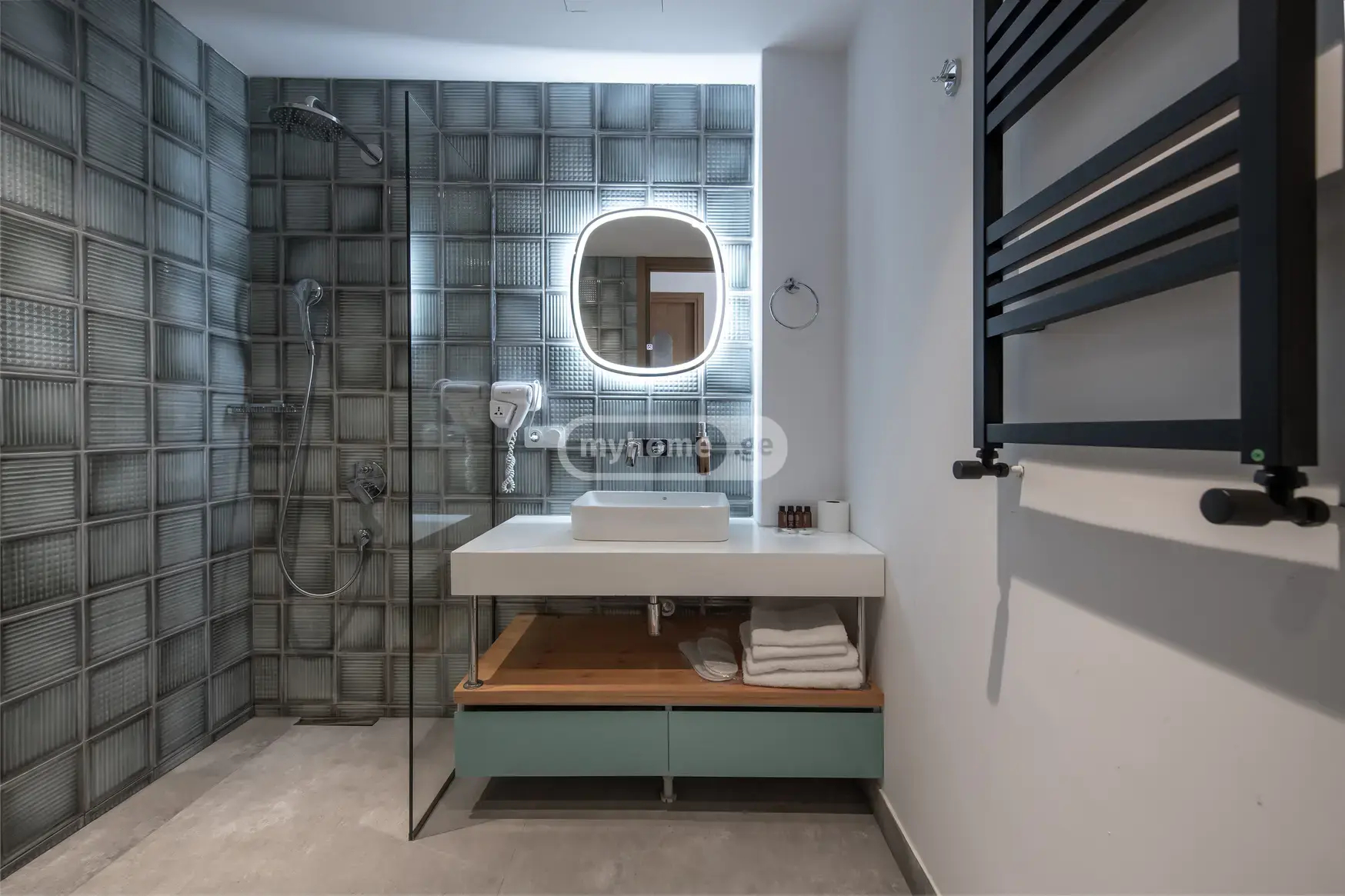 2 Room Apartment For Rent In Vera view 5
