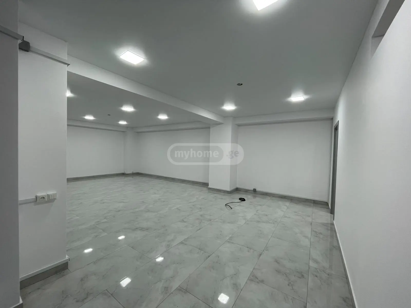Universal Commercial Area For Rent In Isani view 4