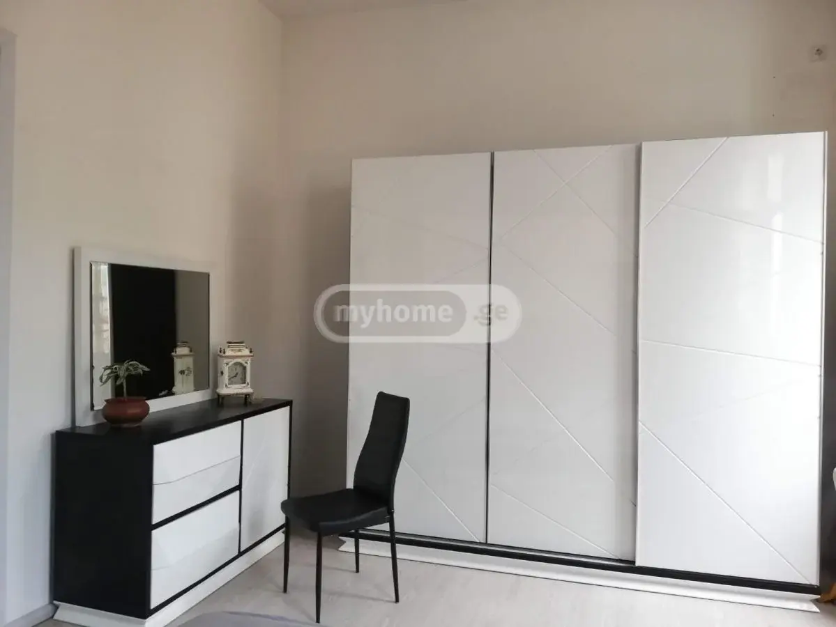 3 Room Private House For Rent In Sololaki view 5