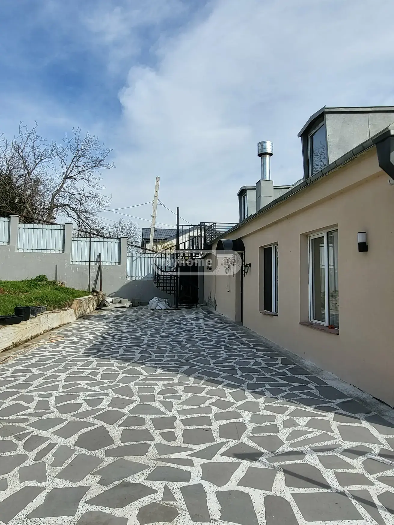 8 Room Private House For Sale view 9