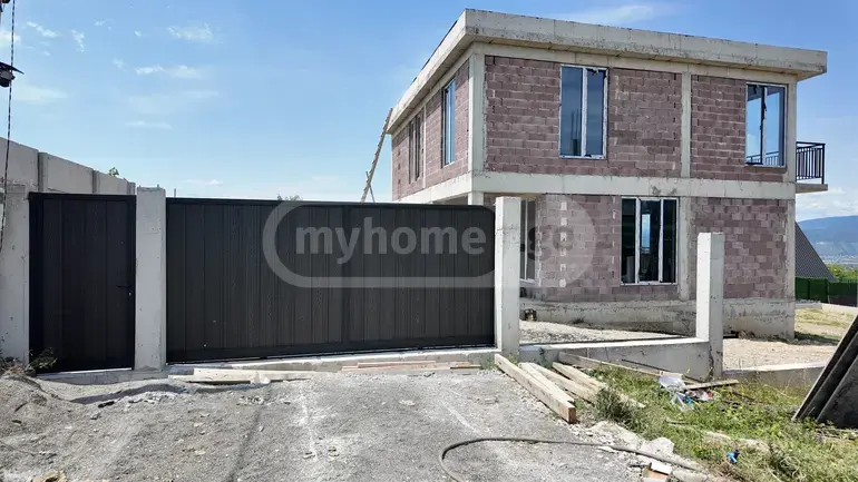 7 Room Private House For Sale view 2