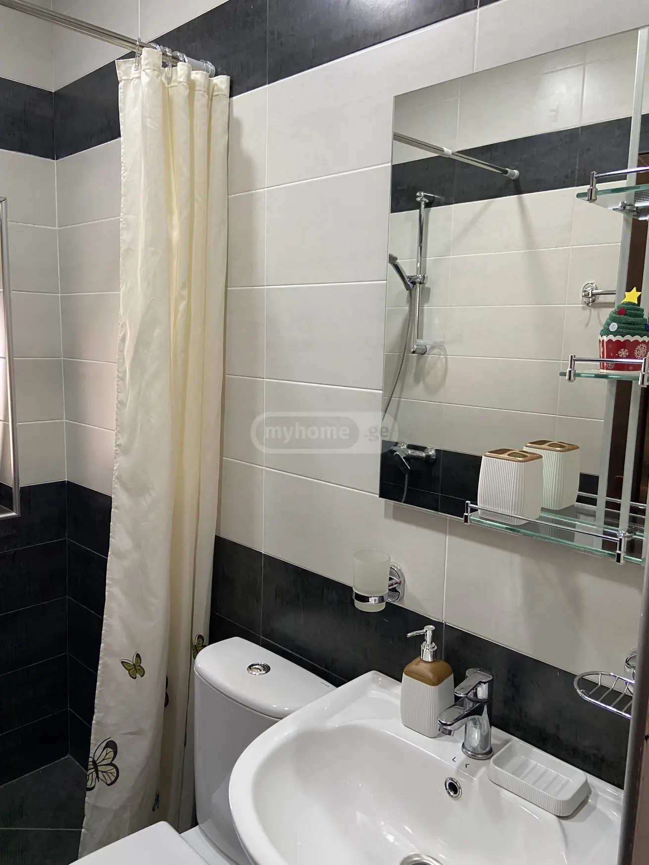 3 Room Private House For Rent In Bakuriani view 11