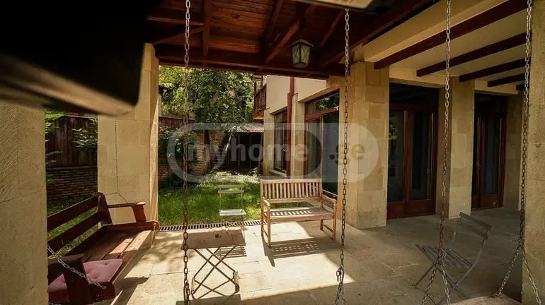 10+ Room Private House For Rent In Vake view 2