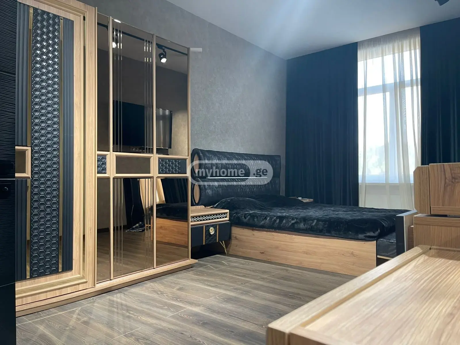 8 Room Apartment For Sale view 1