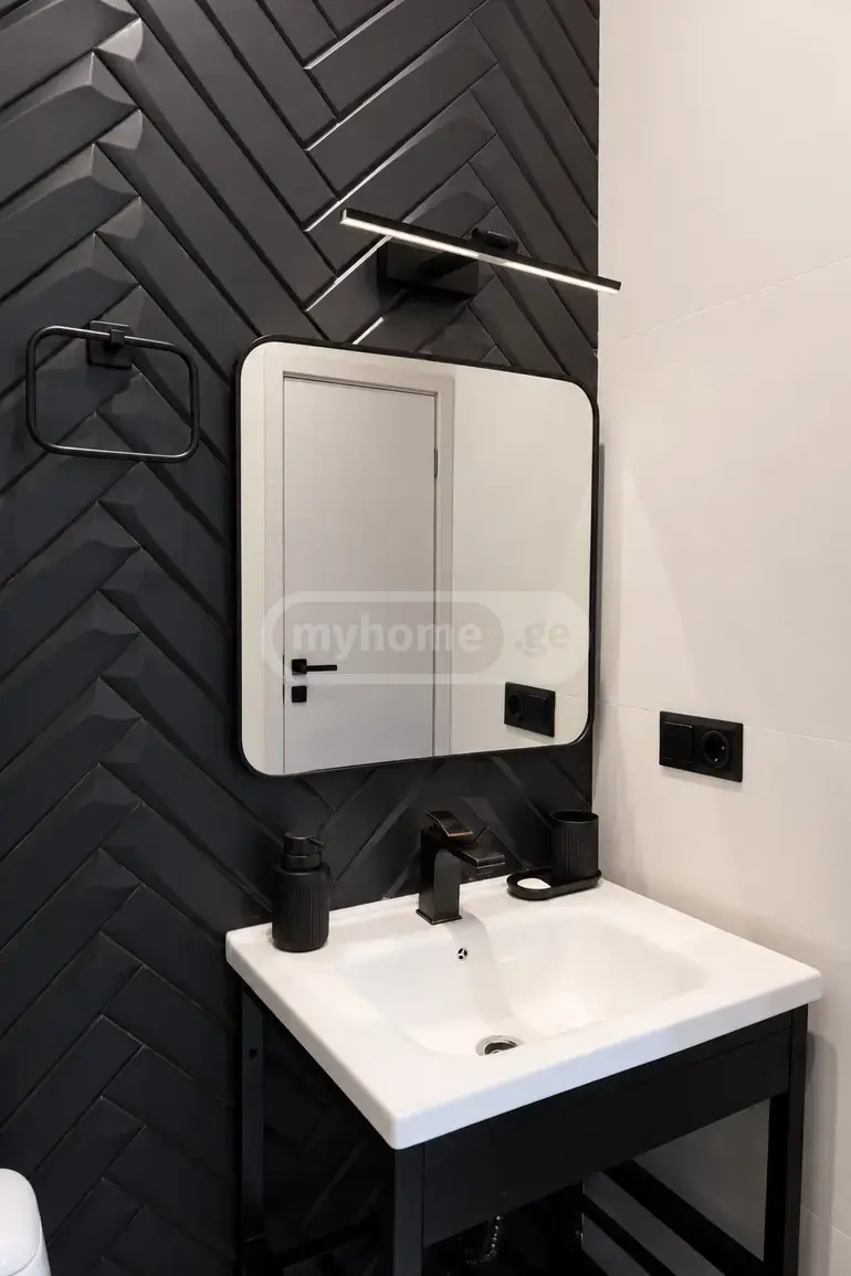 4 Room Apartment For Rent In Mtatsminda view 9
