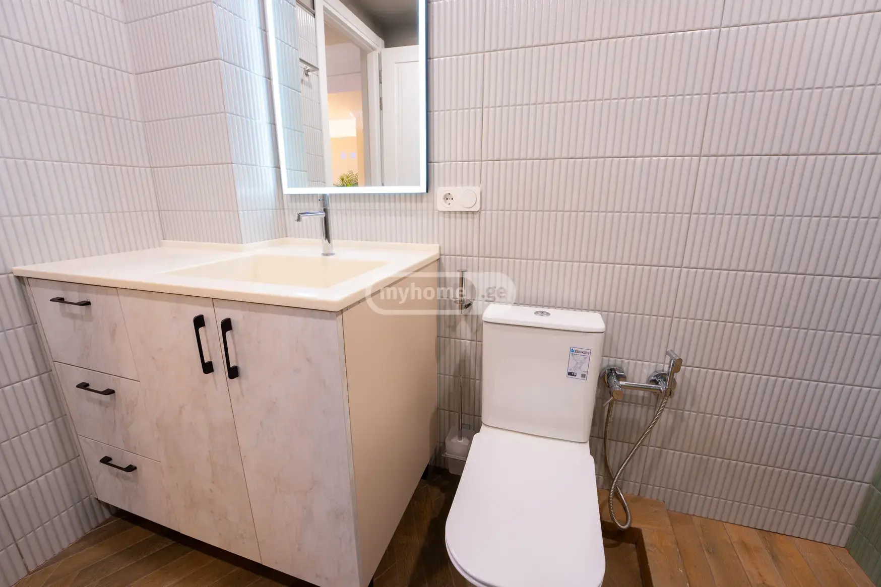 2 Room Apartment For Rent In Mtatsminda view 9