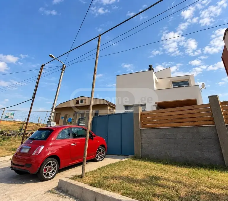 4 Room Private House For Rent In Vake view 1