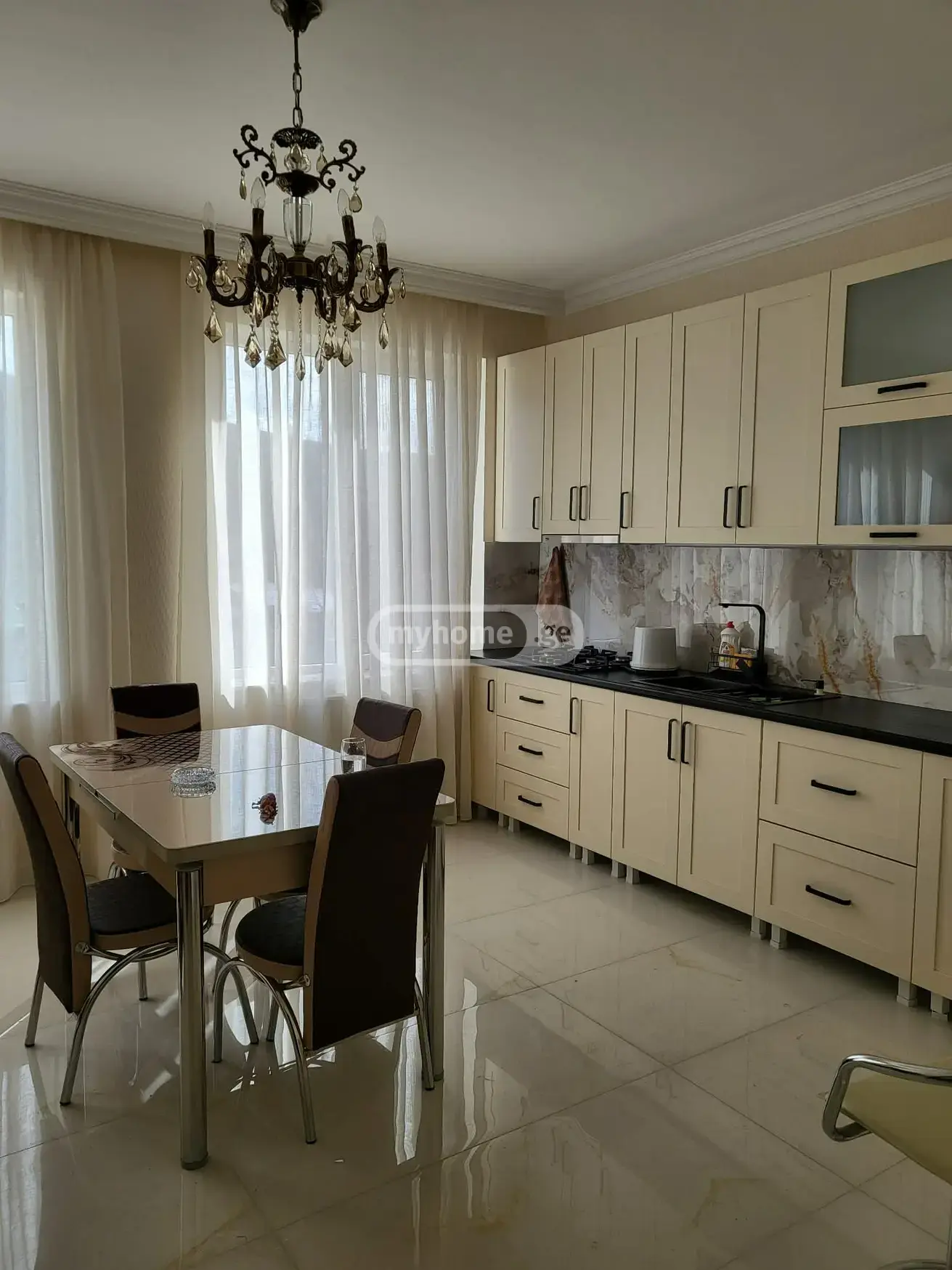 8 Room Private House For Sale view 3
