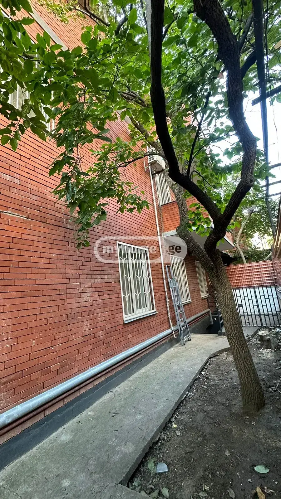 9 Room Private House For Rent In Isani view 7