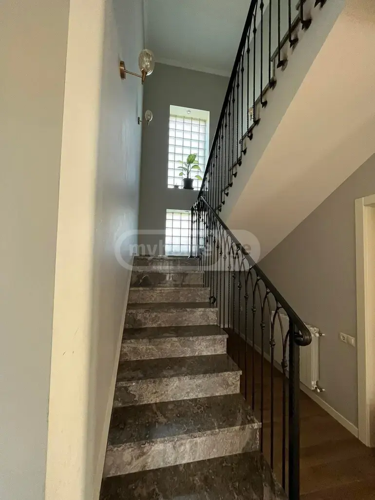 7 Room Private House For Sale view 9