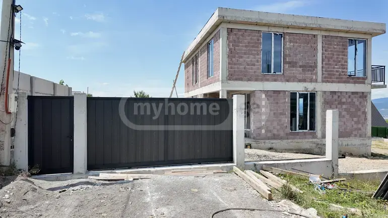 7 Room Private House For Sale view 3