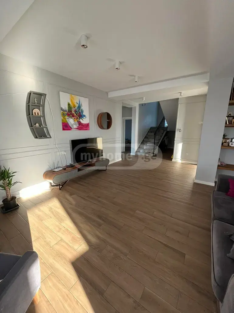 7 Room Private House For Sale view 12
