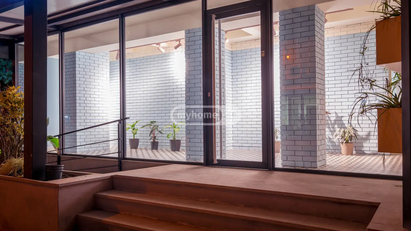 Universal Commercial Area For Rent In Vera view 3
