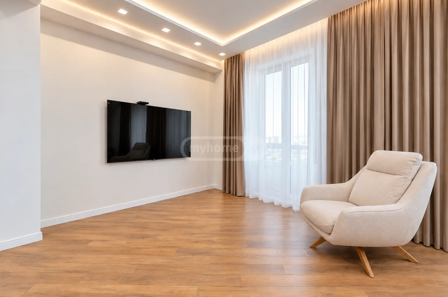 3 Room Apartment For Rent In Vera view 3