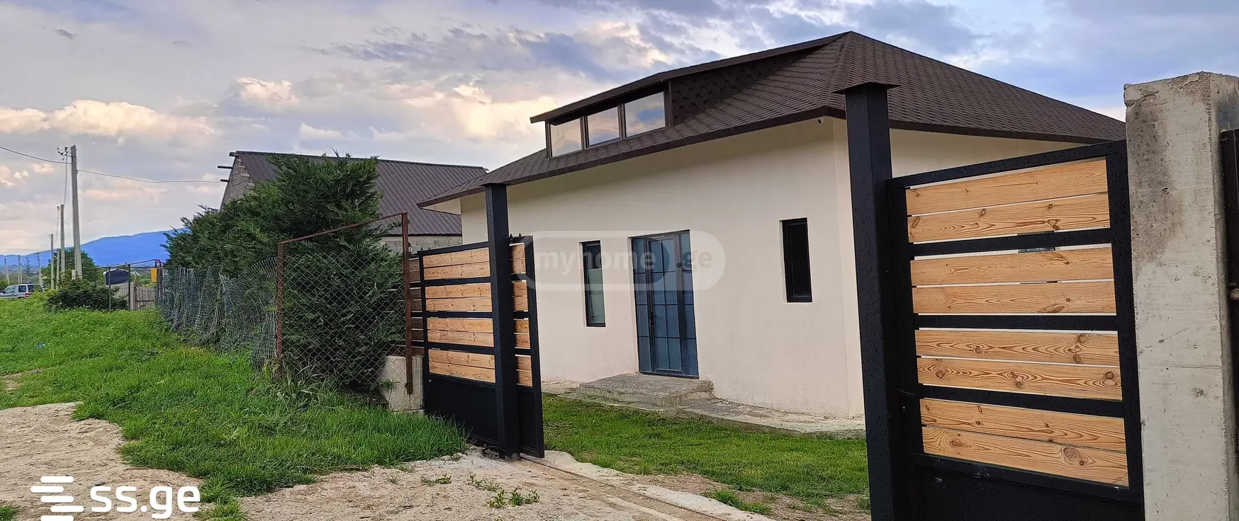 5 Room Private House For Sale view 3