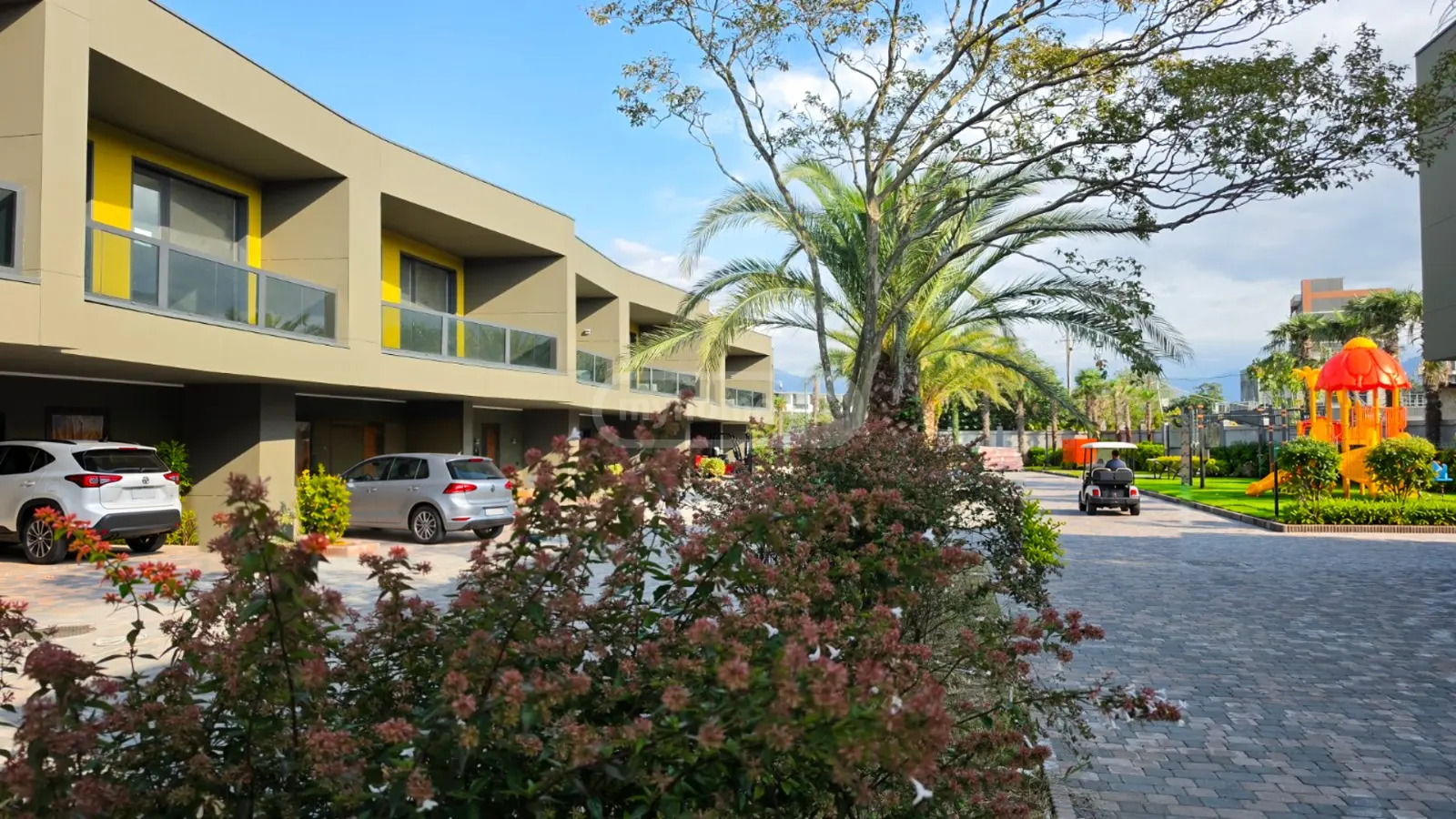 4 Room Private House For Sale view 3