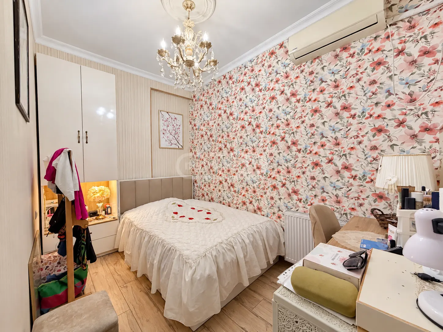 Продажа 4-комната Квартира view 3