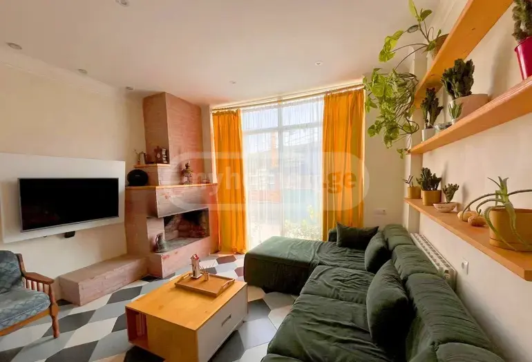 4 Room Private House For Rent In Vake view 2