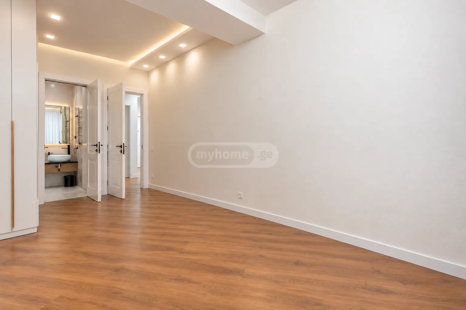 3 Room Apartment For Rent In Vera view 6