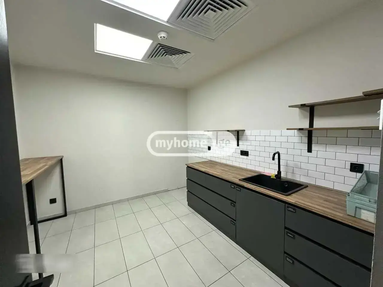 Office Commercial Area For Rent In Sololaki view 8