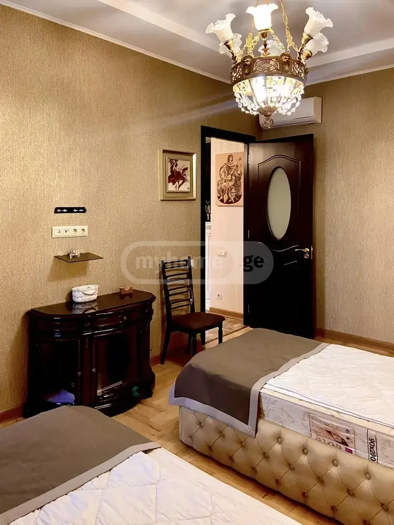 3 Room Apartment For Rent In Mtatsminda view 7