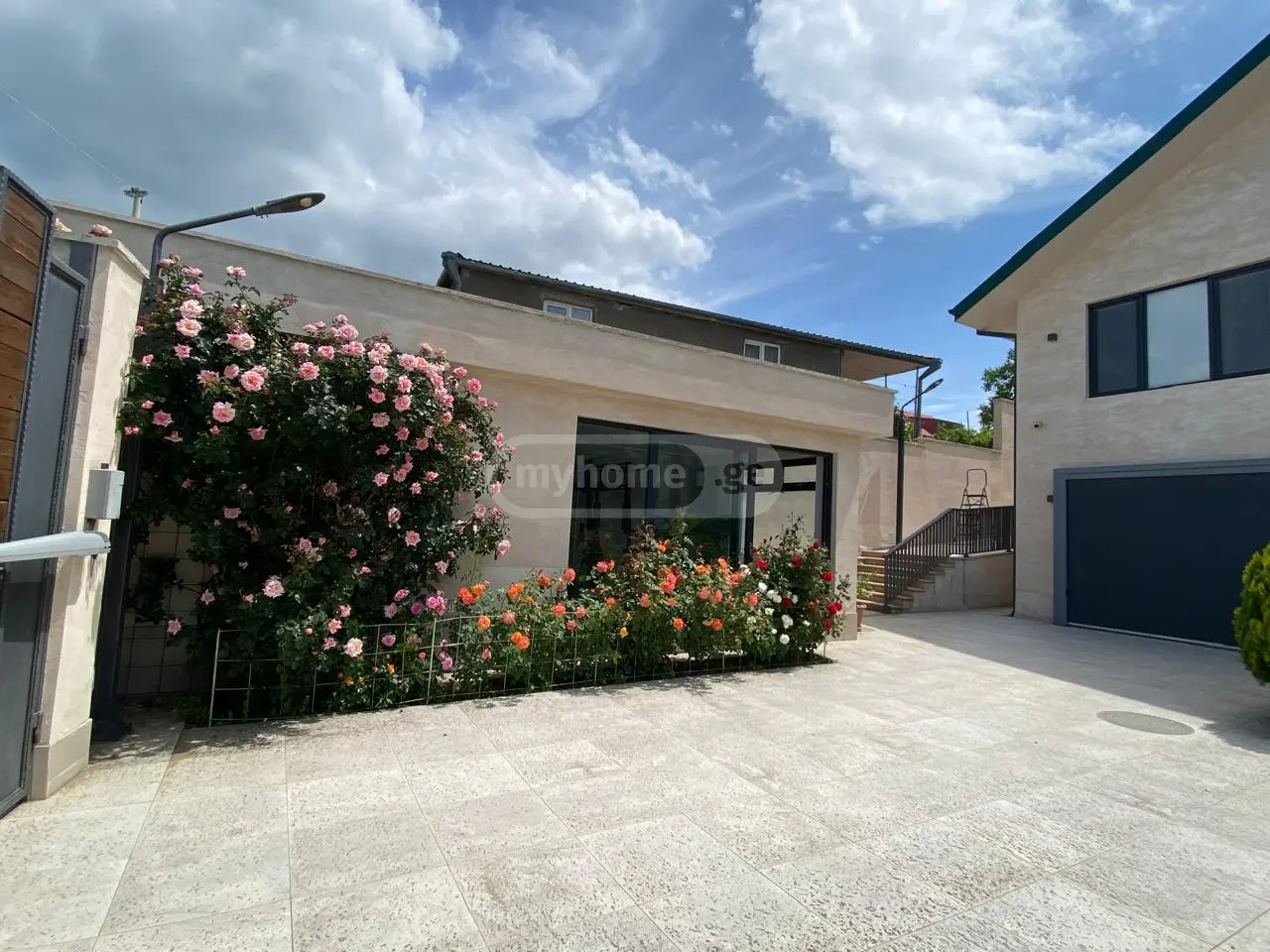 9 Room Private House For Sale view 4