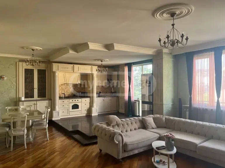 6 Room Apartment For Sale view 2