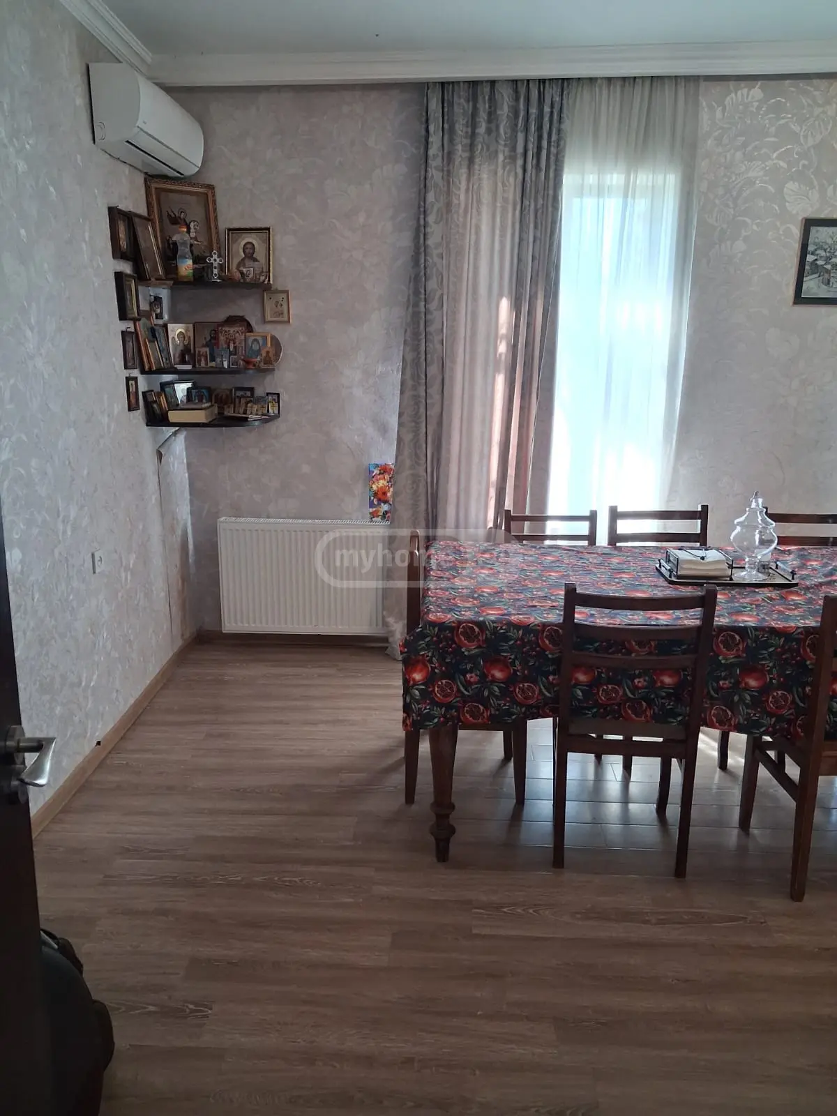 6 Room Private House For Sale view 3