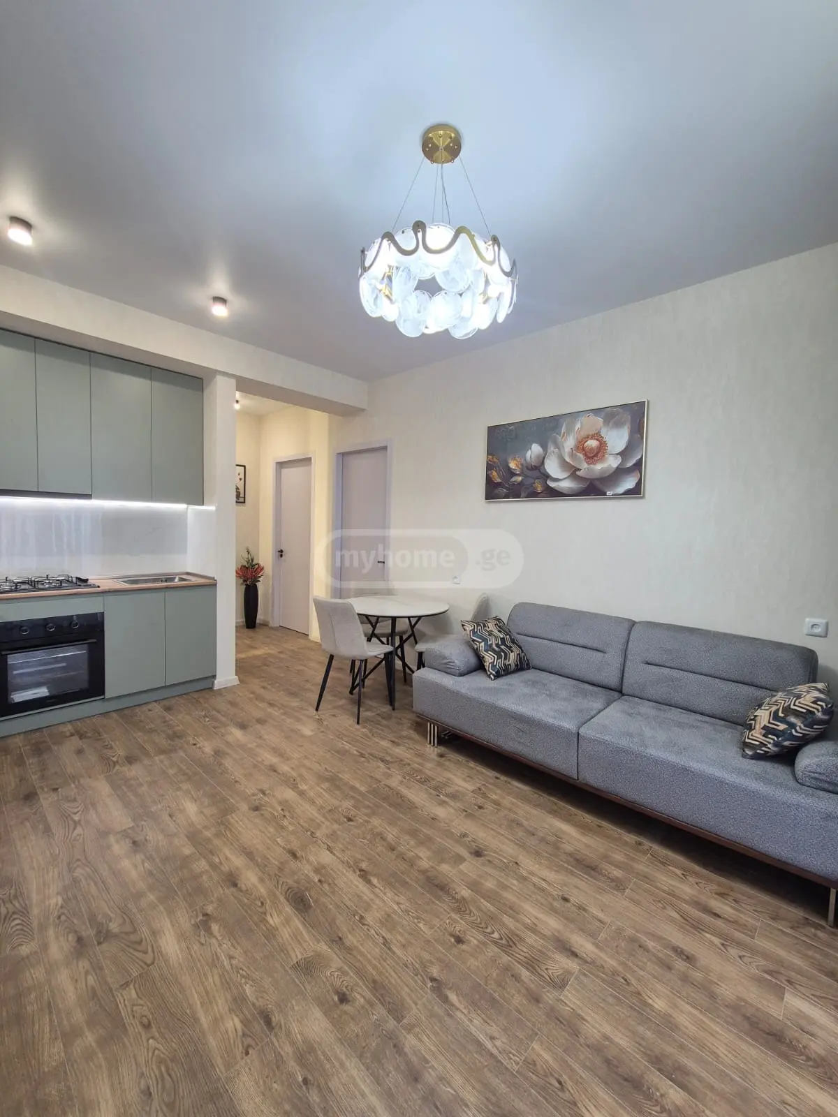 Продажа 3-комната Квартира view 2